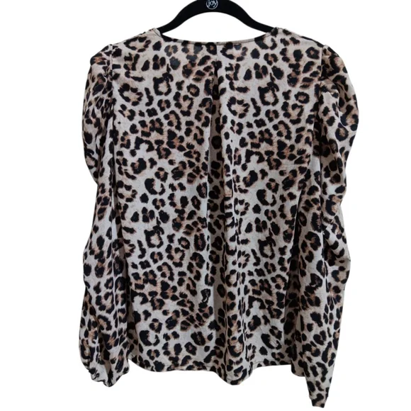 1. STATE RAWR!! Leopard Print Slight Puffy Sleave Soft V- Neck Blouse - Picture 4 of 7